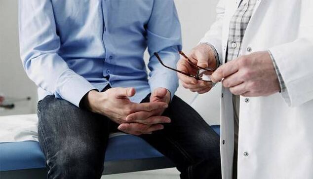 naghatag ang doktor mga rekomendasyon sa pasyente nga adunay prostatitis