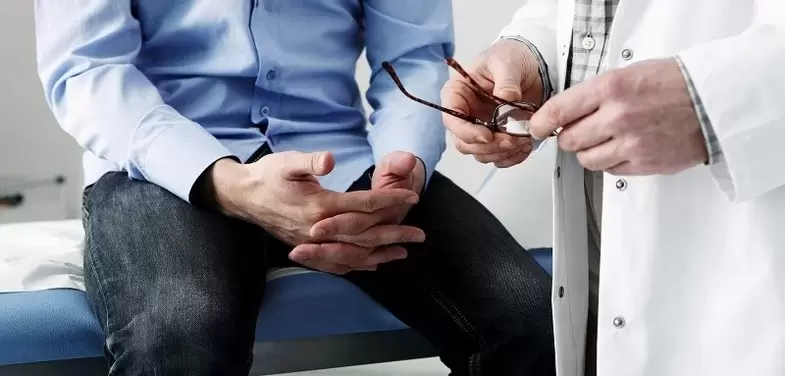 Sa una nga mga timailhan sa prostatitis, kinahanglan nga mokonsulta ka sa usa ka urologist aron makumpirma ang diagnosis.